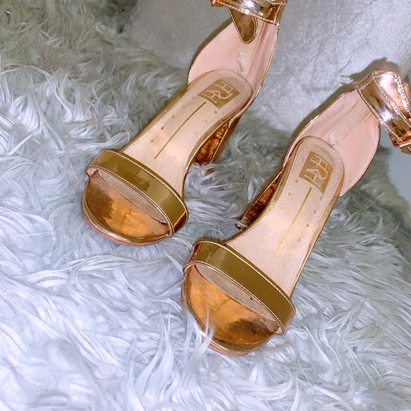 Heels - Picture 3 of 4